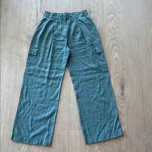 Abercrombie & Fitch | Green | wide leg cargo style pants | 26R